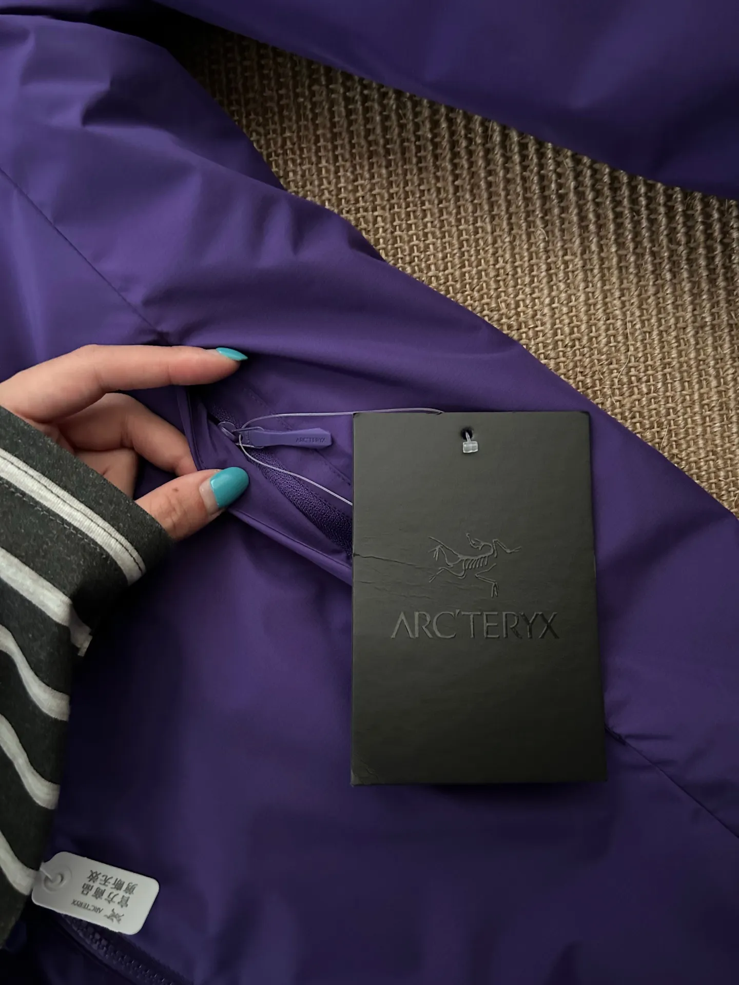 【Arcteryx Atom Hoody 】 : Arcteryx， ， ， 。 ， ， 。 ，Arcteryx ， 。Quality、 ， 。 ， + : ✅ 100% ，Tyono 30 ， ， ✅ ， Wear-Resistant Breathable ✅ ， ， ✅ ， ， ， ✅ 、 ， ， ✅ logo ， ✅ YKK， ✅ ：Coreloft TM Continuous 65 ， ✅（65g/m 2) : ，Breathable ，ATOM Coreloft TM Continuous ， ， ， ， Wear-Resistant ， ， ， 。